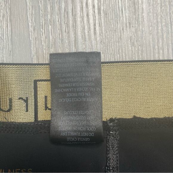 Au Rum Women's Gray & Black Midrise Stretchy Crop Leggings Size Small - Picture 11 of 11